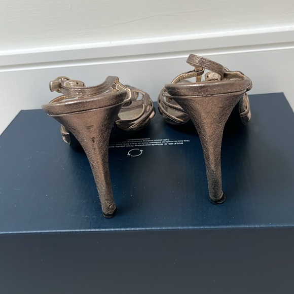 Nine West Sandals size 7. Neutral color. Formal event or with a pair of jeans - Picture 3 of 3